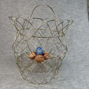 VTG MCM Gold Wire Egg Basket • Collapsible • French Country Farmhouse • 14x11